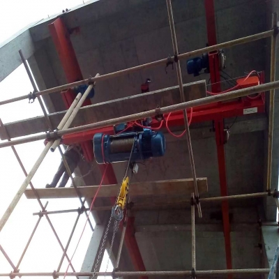 LX型電動單梁懸掛起重機(jī)安裝完成并投入使用